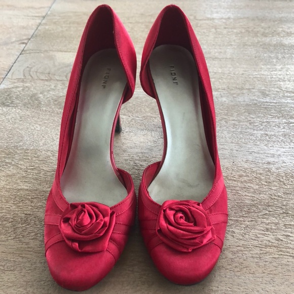 Red satin 🌹heels - Picture 2 of 6